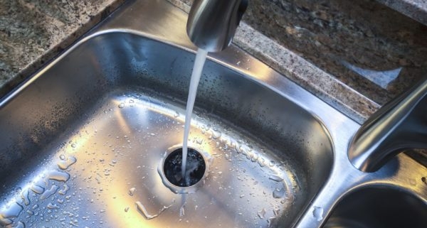 Cât timp poate dura un dispozitiv de eliminare a gunoiului? 1 how-long-can-a-garbage-disposal-last?-|-fusion-plumbing-&-air